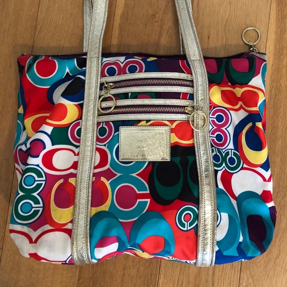 Coach Handbags - NWT Coach Poppy handbag